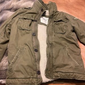 Thick comfy barely worn…I live in Florida